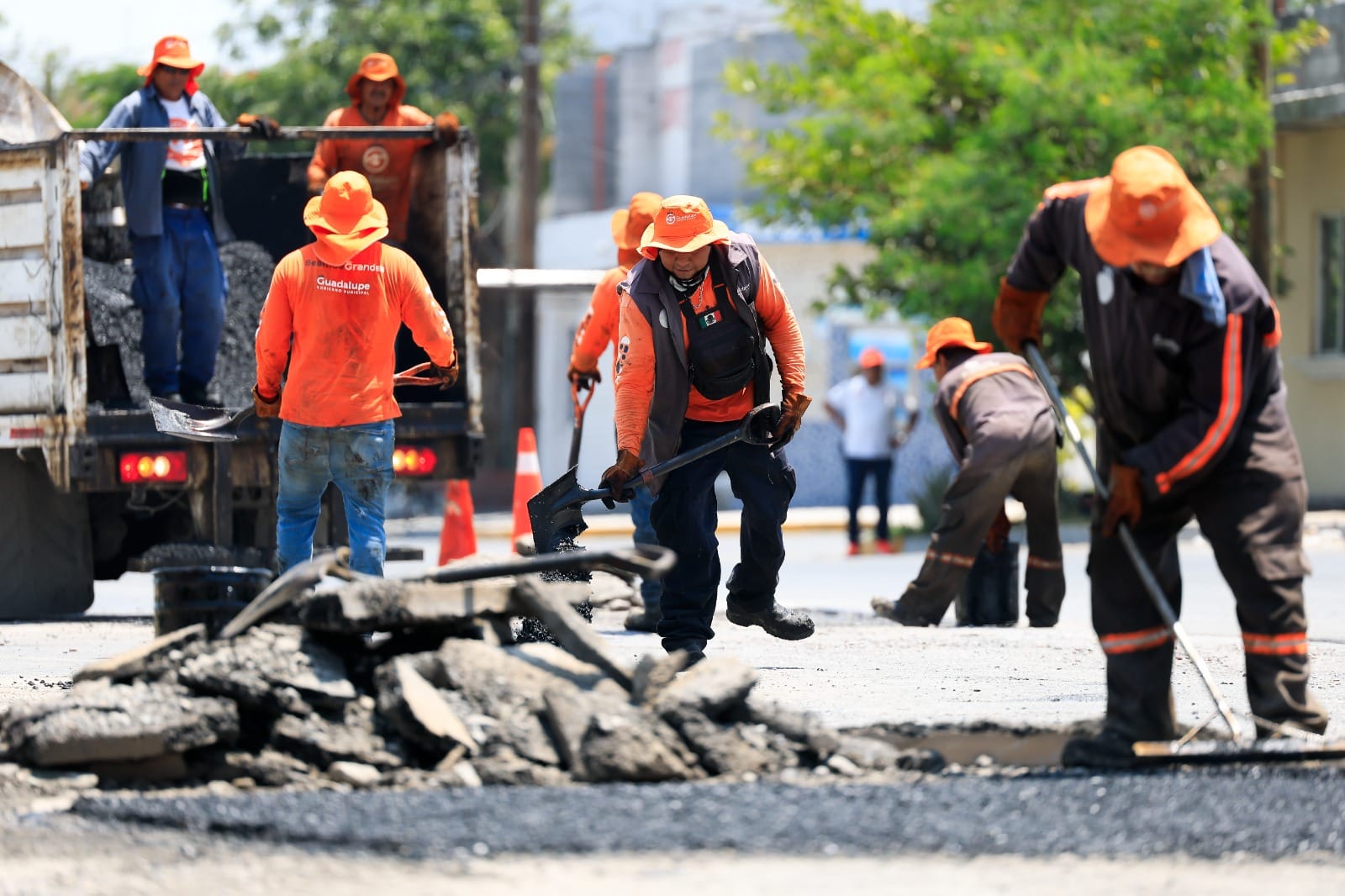 Aplica Guadalupe operativo de bacheo en Cañada Blanca Aplica Guadalupe operativo de bacheo en Cañada Blanca