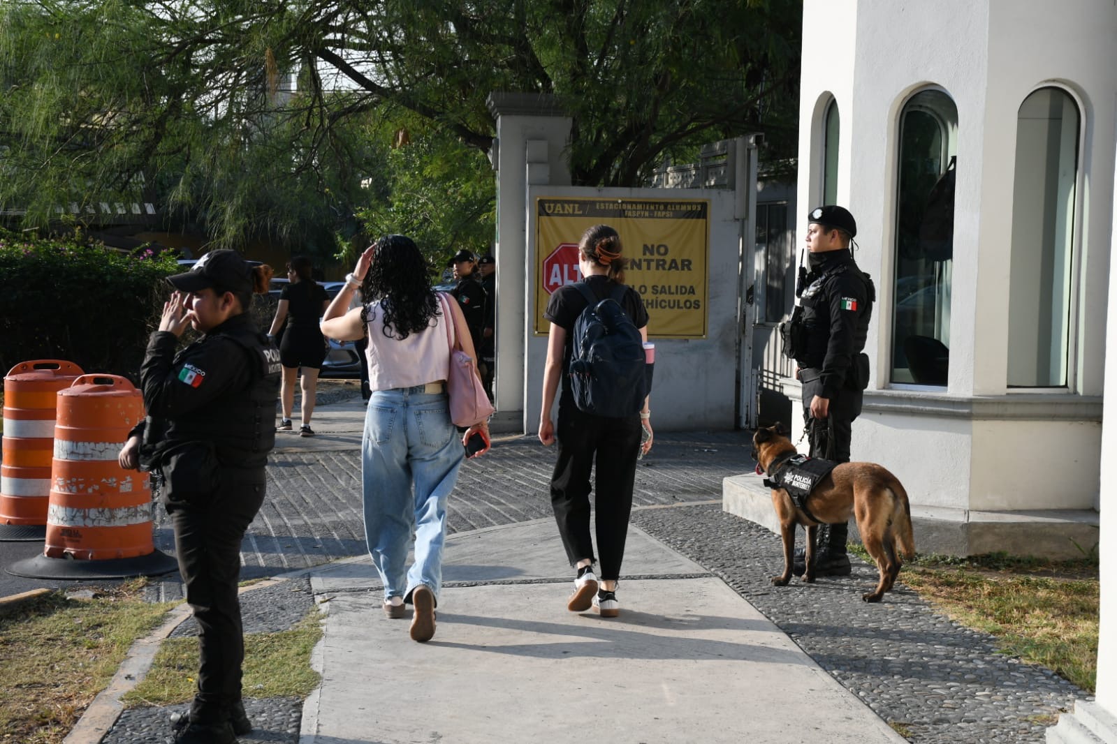 Policía de Monterrey refuerza vigilancia en el Área Médica de la UANL por regreso a clases Policía de Monterrey refuerza vigilancia en el Área Médica de la UANL por regreso a clases